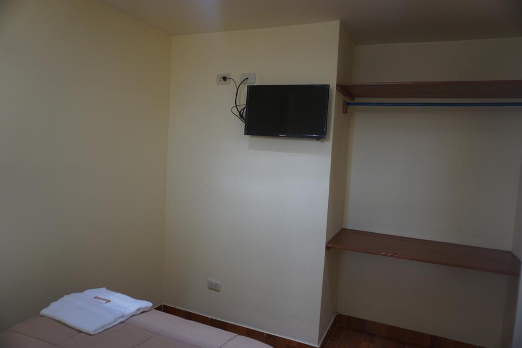 Residencial Mamamia Hotel Tacna Exterior photo